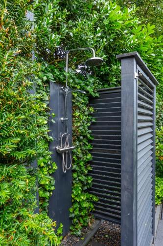 Taman di luar Vakantiewoning met privé sauna