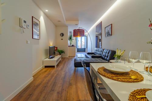 a living room with a couch and a table at Edificio 13 by Plaza Mayor Apartamentos in Valladolid