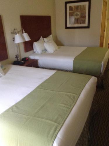 Cama o camas de una habitación en Days Inn by Wyndham Carroll