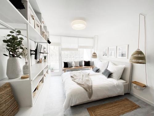 Postel nebo postele na pokoji v ubytování Seaside Rooms - Zentrales Design-Apartment mit Balkon & Parkplatz - 2 Minuten zum Strand