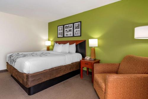 Postel nebo postele na pokoji v ubytování Sleep Inn & Suites Stockbridge Atlanta South