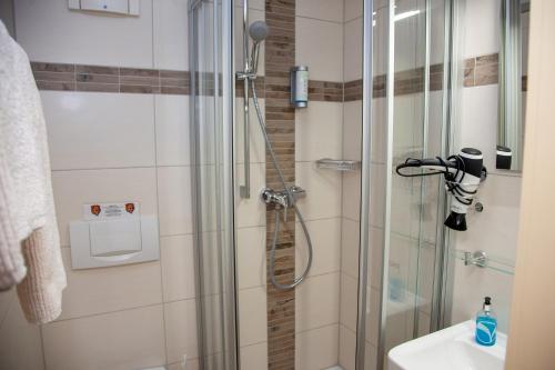 A bathroom at Seehotel Zum Löwen