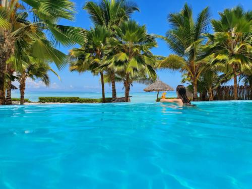 Kolam renang di atau dekat dengan The Zanzibari