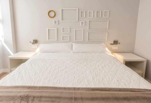 מיטה או מיטות בחדר ב-Apartamento lujo princesa gran vía