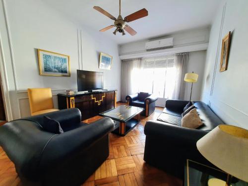 a living room with two couches and a tv at Administracion Callao in Buenos Aires