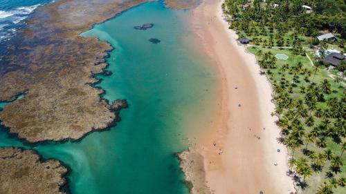 an aerial view of a beach and the ocean at Carapitangui Pousada in Barra Grande