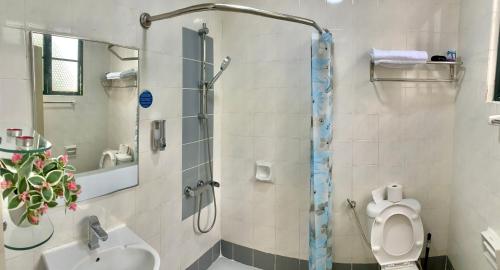 Kamar mandi di POOL VIEW 2 ROOM Mahkota Hotel Melaka
