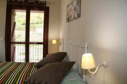 Postel nebo postele na pokoji v ubytování Casa Rural Biescas en el Pirineo