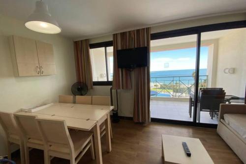 C021 Lumineux appartement avec Terrasse et Piscine