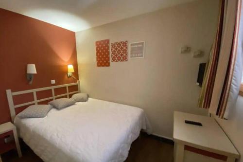 C021 Lumineux appartement avec Terrasse et Piscine