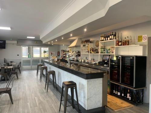 Lounge nebo bar v ubytování Hostal Sequeiros