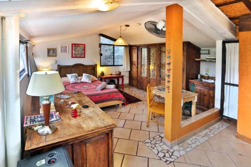a bedroom with a bed and a table in a room at Kali by Majikal B&B in Cholula