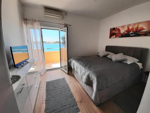 Postel nebo postele na pokoji v ubytování Apartmani Nevena