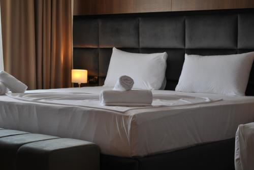 Cama o camas de una habitación en Twin Towers Hotel City & Beach Resort