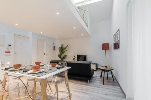 a living room with a table and chairs at JM Village - By Y Concept in Setúbal