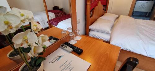 Ένα ή περισσότερα κρεβάτια σε δωμάτιο στο Marmara Guesthouse
