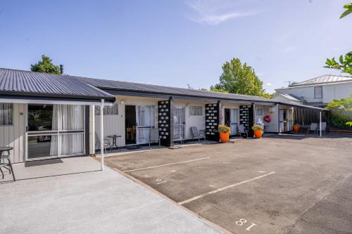 an empty parking lot in front of a building at Amble Inn Motel in Masterton