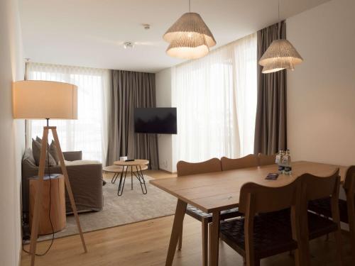 Télévision ou salle de divertissement dans l'établissement Radisson Blu Hotel Reussen, Andermatt