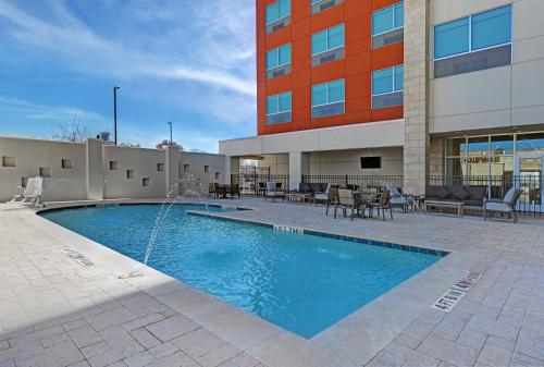 Holiday Inn Express & Suites Memorial – CityCentre, an IHG Hotel Image