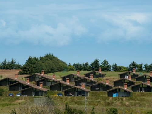 eine Gruppe von Häusern auf einem Hügel in der Unterkunft 6 person holiday home on a holiday park in Hanstholm in Hanstholm