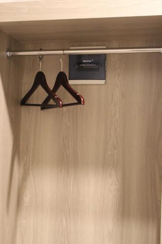 a pair of red heels on a hanger on a door at Front One Budget Waena Abepura in Abepura
