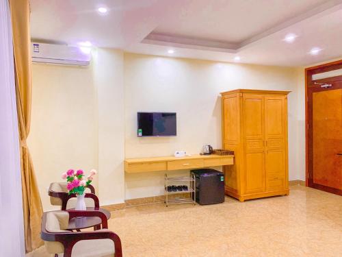 En TV eller et underholdningssystem på An Khang Hotel