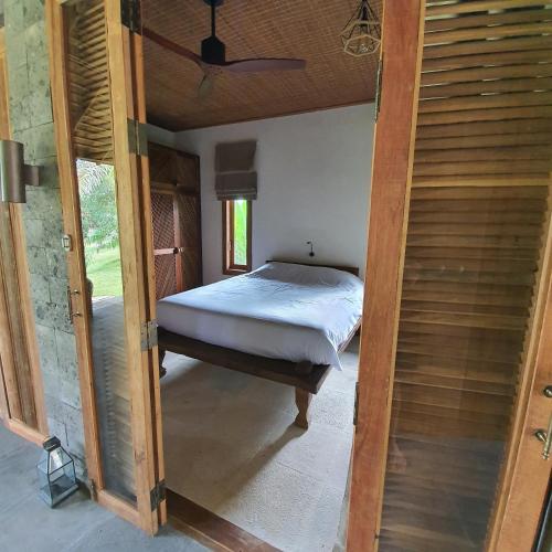 Postel nebo postele na pokoji v ubytování Tropical villa in the Bangsare hills near Pattaya