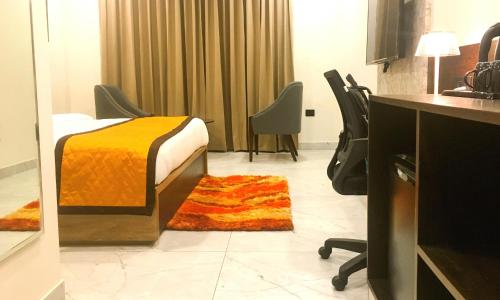 Ένα ή περισσότερα κρεβάτια σε δωμάτιο στο Hotel Aksh Inn