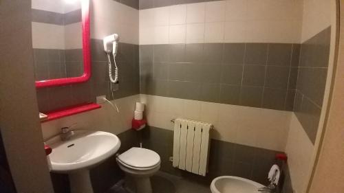 Salle de bains dans l'établissement Cavalieri del Tau