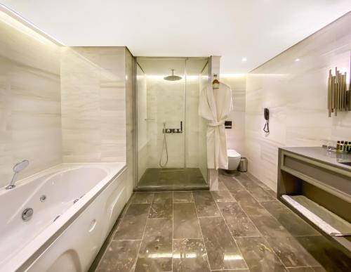 Bilik mandi di Anemon Kent Aydın Otel