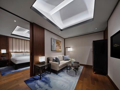 a living room with a couch and a bed at Xianghu Xiaoyao Manor in Xiaoshan