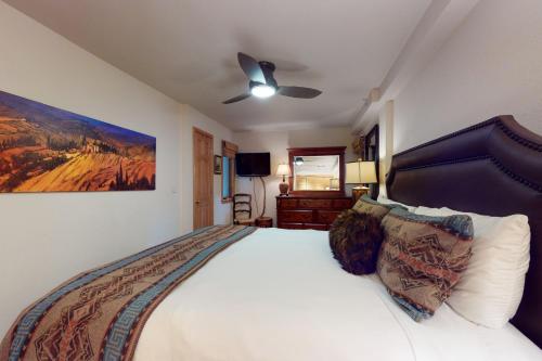 Lion Square Lodge North 180 – Photos 4