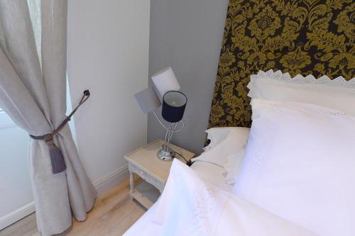 a bedroom with a bed and a lamp on a table at Bordeaux Design Apartments in Bordeaux