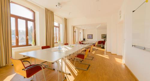 Posezení v ubytování Hotel Am Tiefwarensee