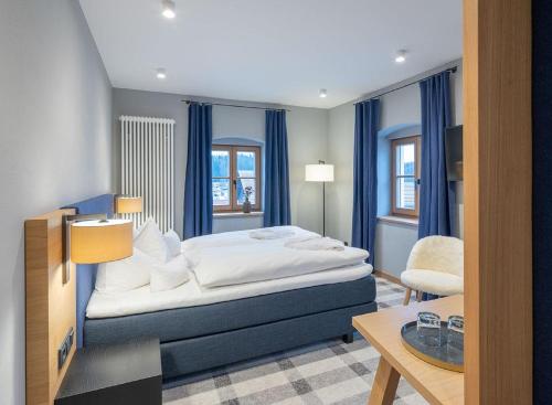 Postel nebo postele na pokoji v ubytování Gasthaus - Hotel FUCHS