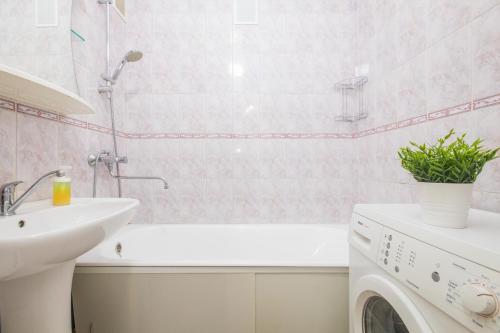 a bathroom with a sink and a washing machine at Apartment on Osharskaya 15 in Nizhny Novgorod