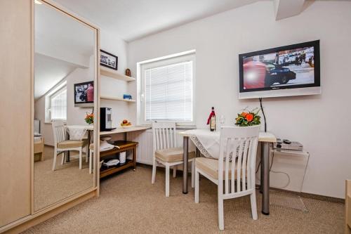 Room in Rovinj with air conditioning, Wi-Fi (230-4)
