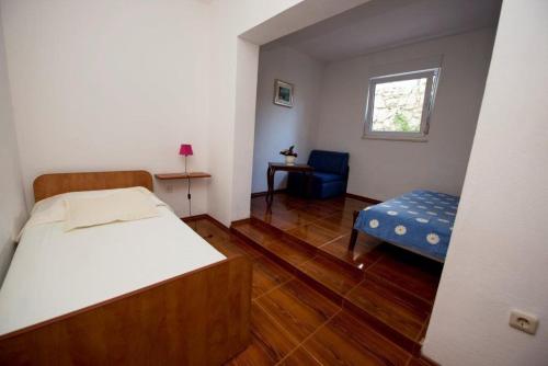Posteľ alebo postele v izbe v ubytovaní Apartment in Duce with sea view, terrace, air conditioning, Wi-Fi (132-10)