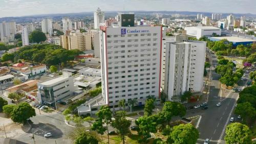 an aerial view of a large white building in a city at Comfort Hotel Goiânia in Goiânia