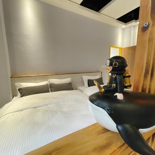 a person wearing a helmet sitting on a bed at Green Island Good Sound in Green Island