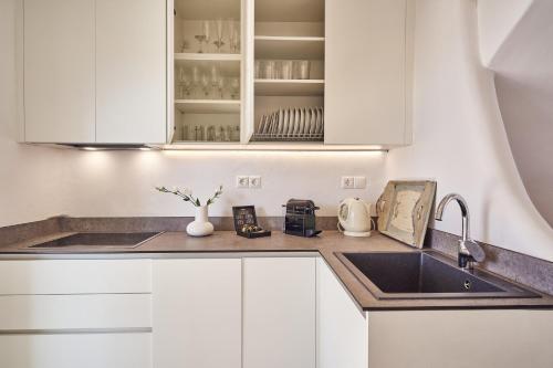 Cucina o angolo cottura di Villa Petrolefko By Ethos Hospitality