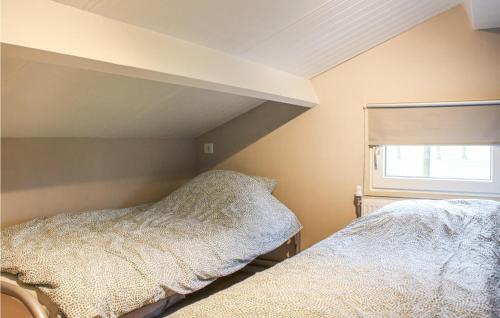 Letto o letti in una camera di Beautiful Home In Bornerbroek With House A Panoramic View