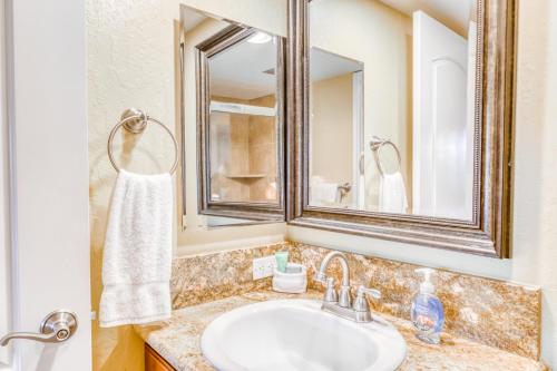 a bathroom with a sink and a mirror at Kona Pacific C421 in Kailua-Kona