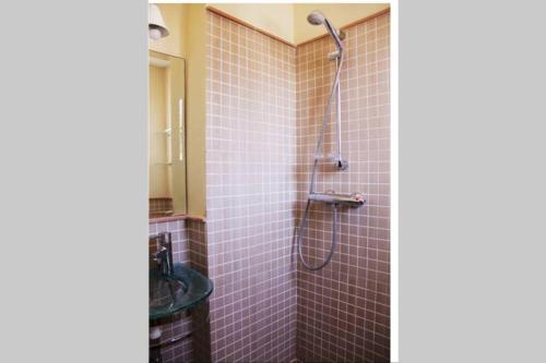 a bathroom with a shower with purple tiles at Casa mirando al mar, hermosas vistas. in Chipiona