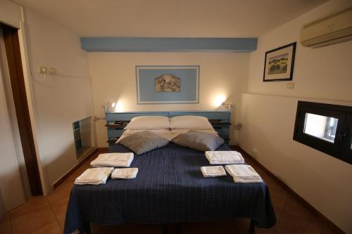 Un pat sau paturi într-o cameră la Casa Vacanza RAGANZINO 67