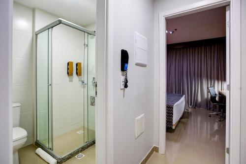Kylpyhuone majoituspaikassa Advanced Hotel & Flats Cuiabá