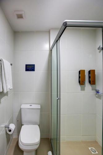 Un baño de Advanced Hotel & Flats Cuiabá