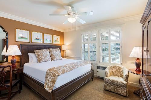 a bedroom with a bed and a ceiling fan at Pine Inn - Carmel in Carmel