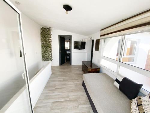 Una televisión o centro de entretenimiento en Casa Kalameta