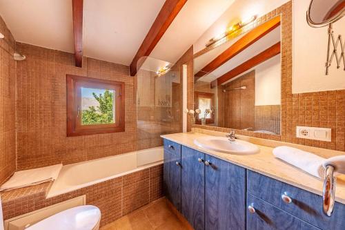 A bathroom at Villa Mala Garbo by Sealand Villas